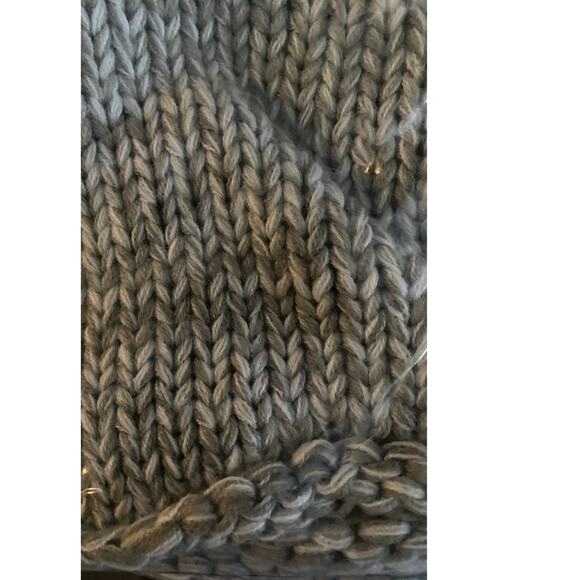 C est 1946 One Size Gray Knit Infinity Scarf - Picture 1 of 4